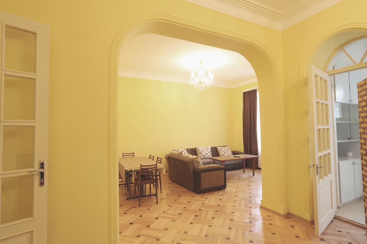 Apartment At Stalin House 트빌리시 외부 사진